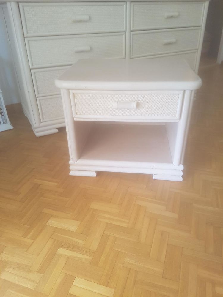 Table de chevet
Beige ros�e claire 30 Saint-Martin-du-Var (06)