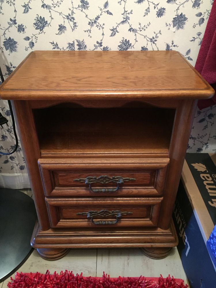 TABLE DE CHEVET BOIS MASSIF 60 Martigues (13)