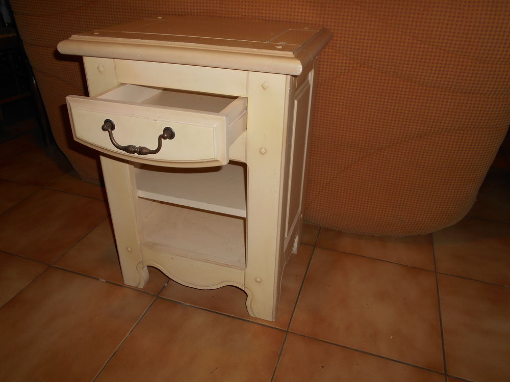 Table de chevet en bois massif
50 Sept�mes-les-Vallons (13)