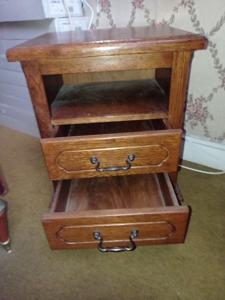 TABLE DE CHEVET EN BOIS
30 Cr�teil (94)