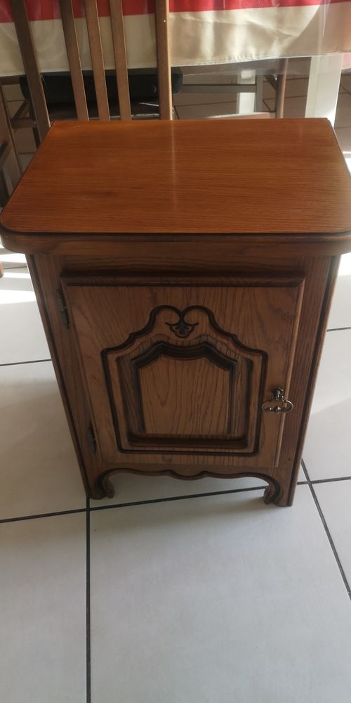 Table de chevet ch�ne massif 50 Chelles (77)