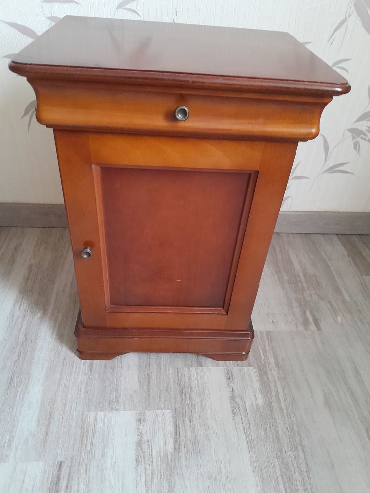 TABLE de CHEVET Gautier en bois massif 50 Compi�gne (60)