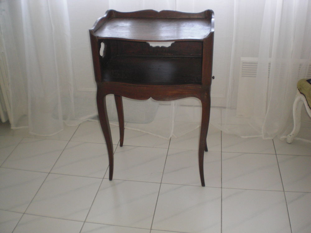table de chevet louis XV 220 Nevers (58)