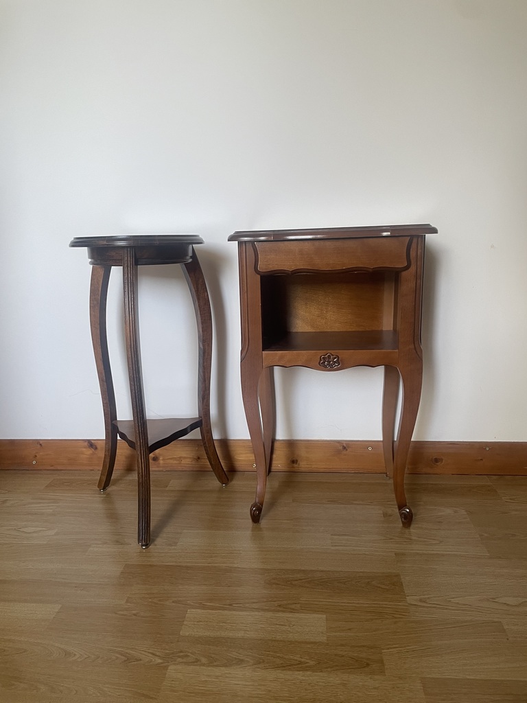Table de chevet louis 15 en merisier.
20 Cublac (19)