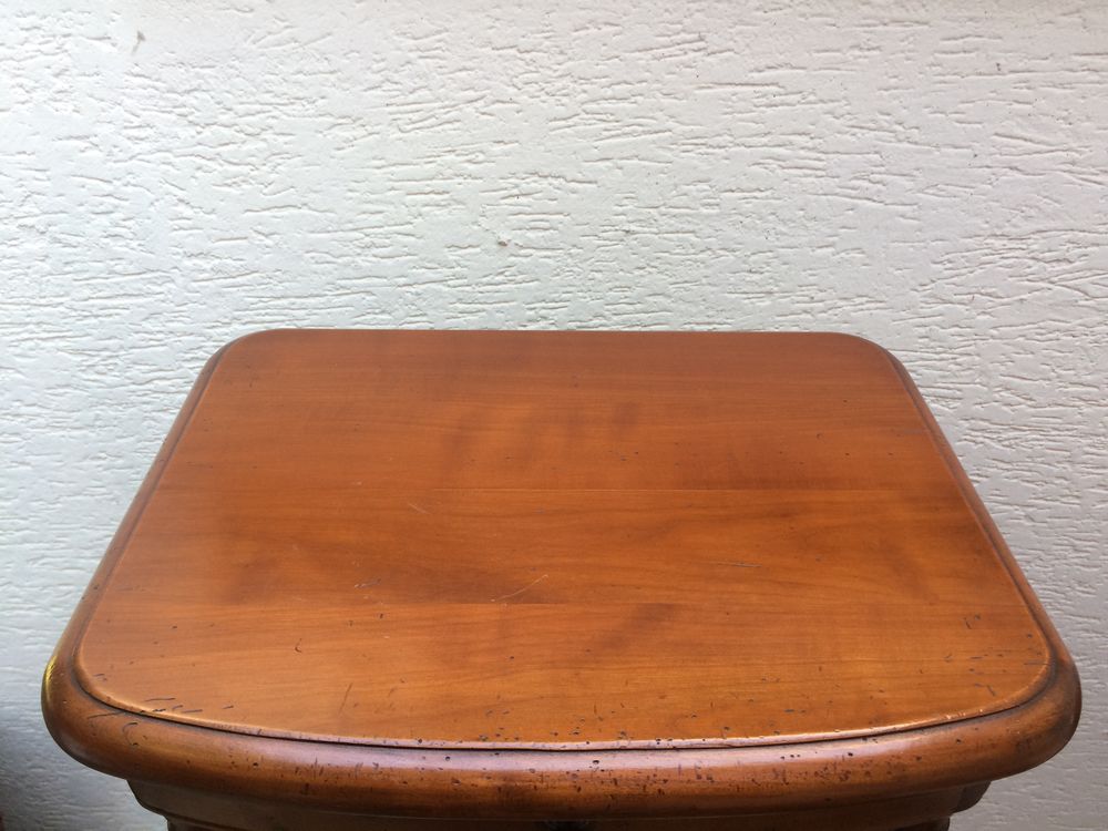 Table de chevet en merisier 40 Le Brethon (03)