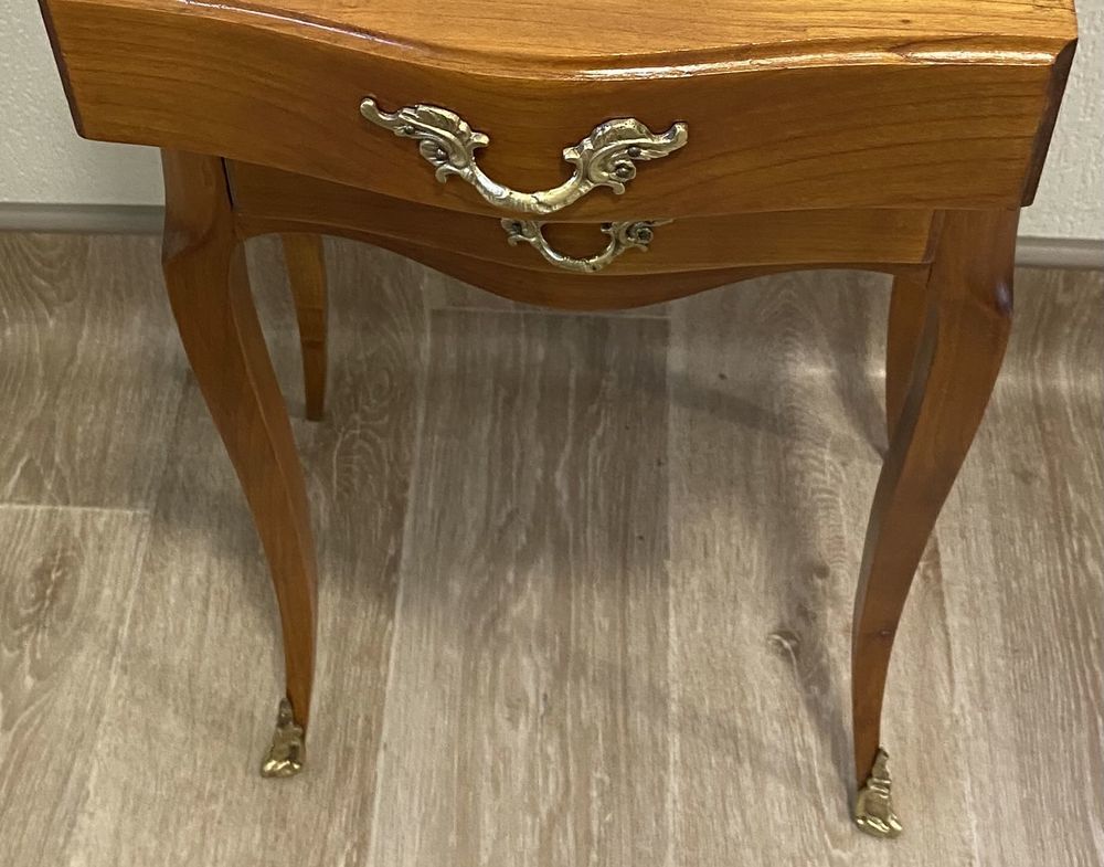 Table de chevet style Louis XV, 3 tiroirs, tr�s bon �tat 100 Fourmies (59)