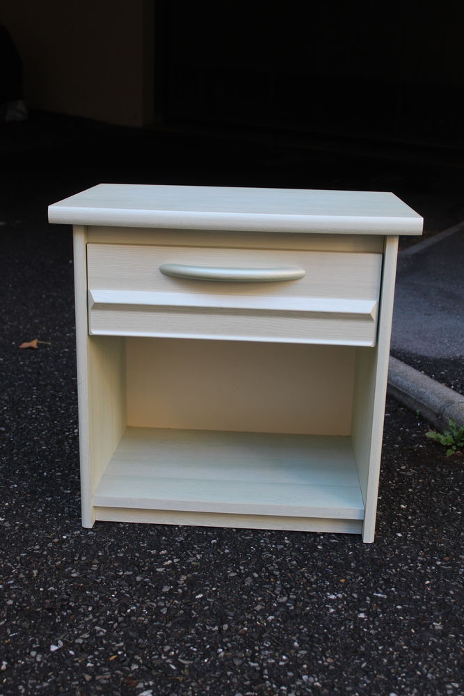 Table de chevet vert d'eau 30 Saint-Jorioz (74)