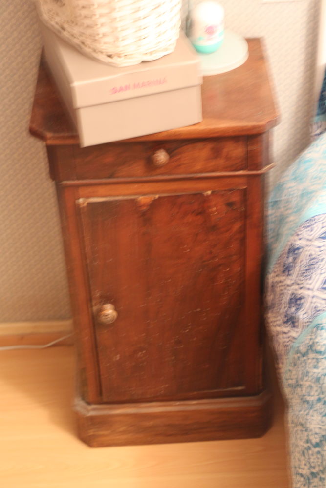 Table de chevet