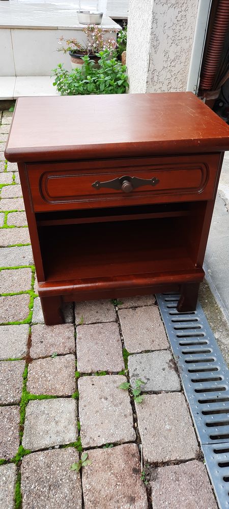 TABLE DE CHEVET 30 Jassans-Riottier (01)