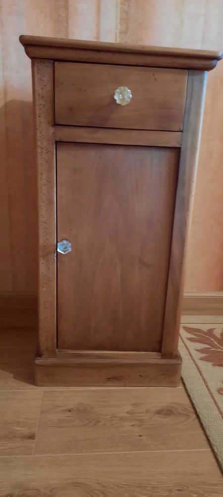 table de chevet 30 Le Lion-d'Angers (49)