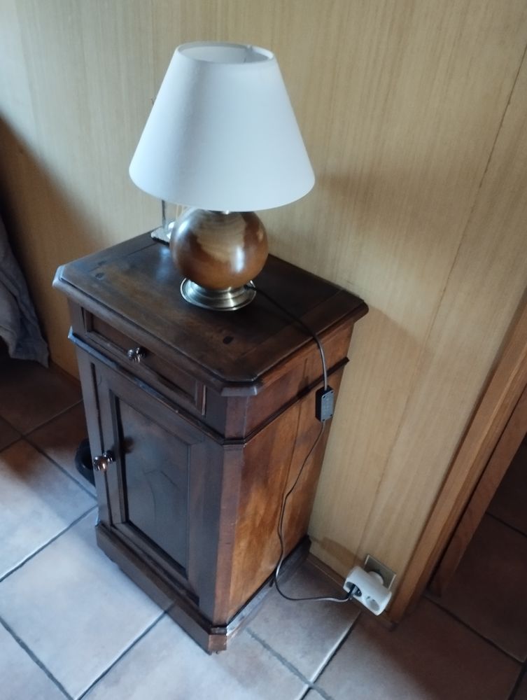 Table de chevet 15 G�rardmer (88)