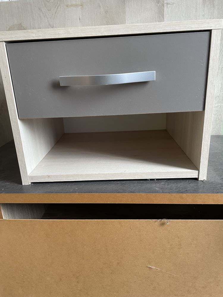 Table de chevet 10 Aubencheul-aux-Bois (02)