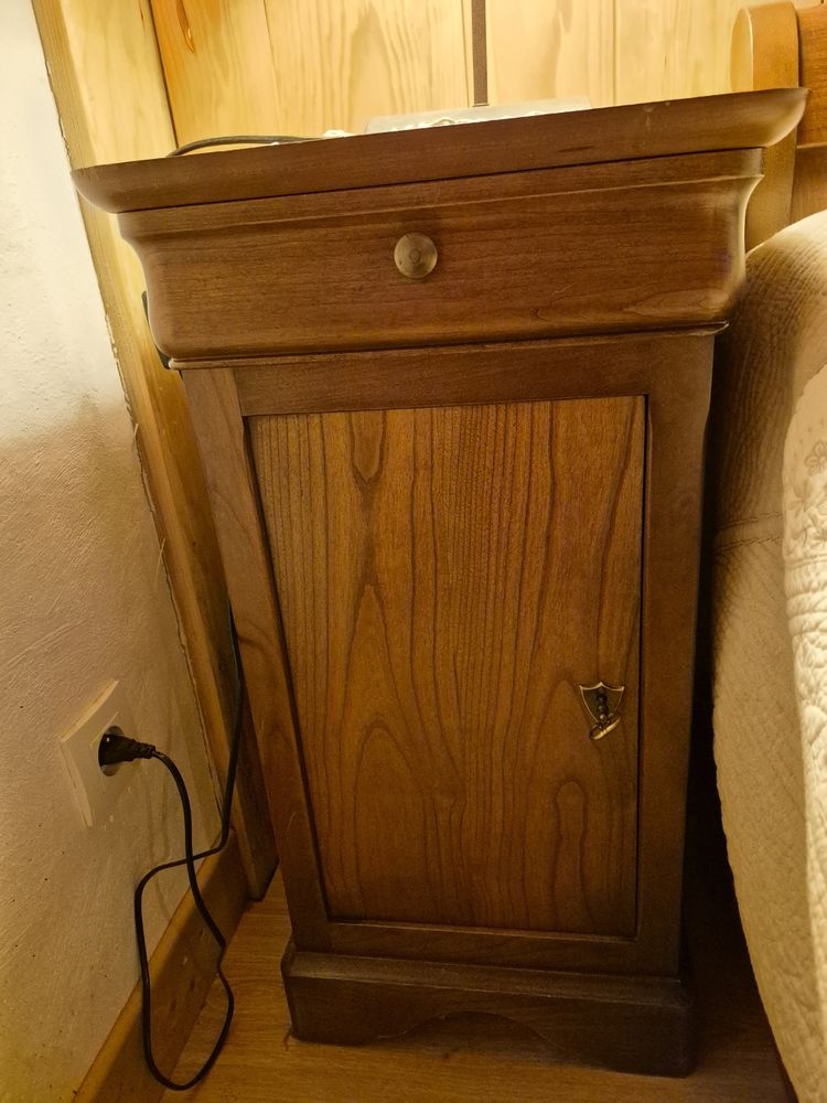 table de chevet 50 St Roch (74)