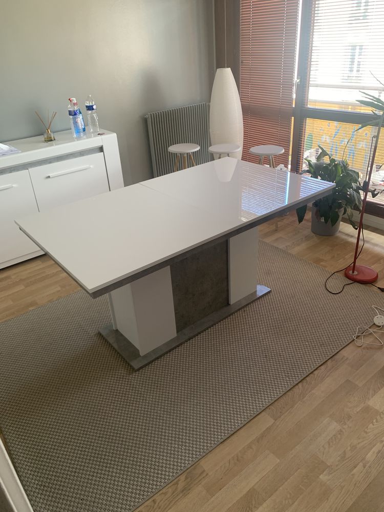 TABLE CONVERTIBLE 6-8pers. 250 Montreuil (93)