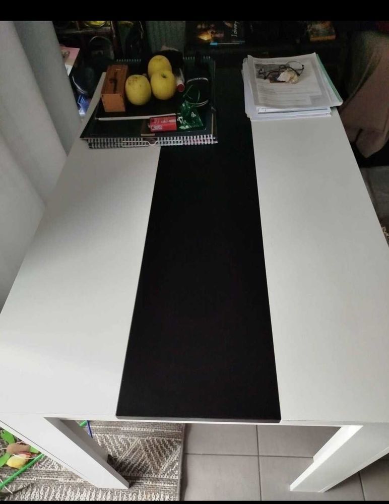 table 4 couverts, blanc et noir 25 Charleville-M�zi�res (08)