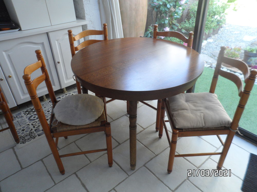 table de cuisine avec 4 chaises 50 Fr�jus (83)