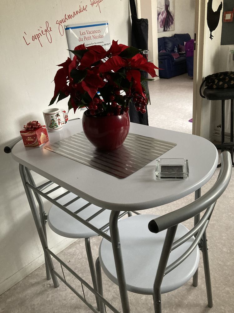 Table de cuisine avec 2 chaises 60 Thionville (57)