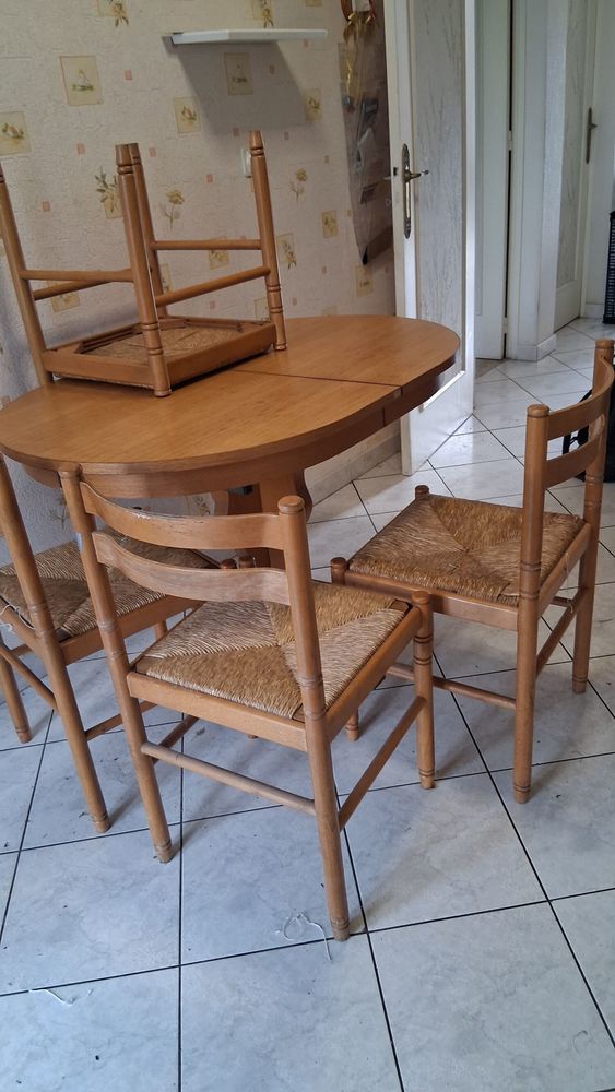 Table de cuisine avec chaises en tr�s bon �tat 80 Toulouse (31)
