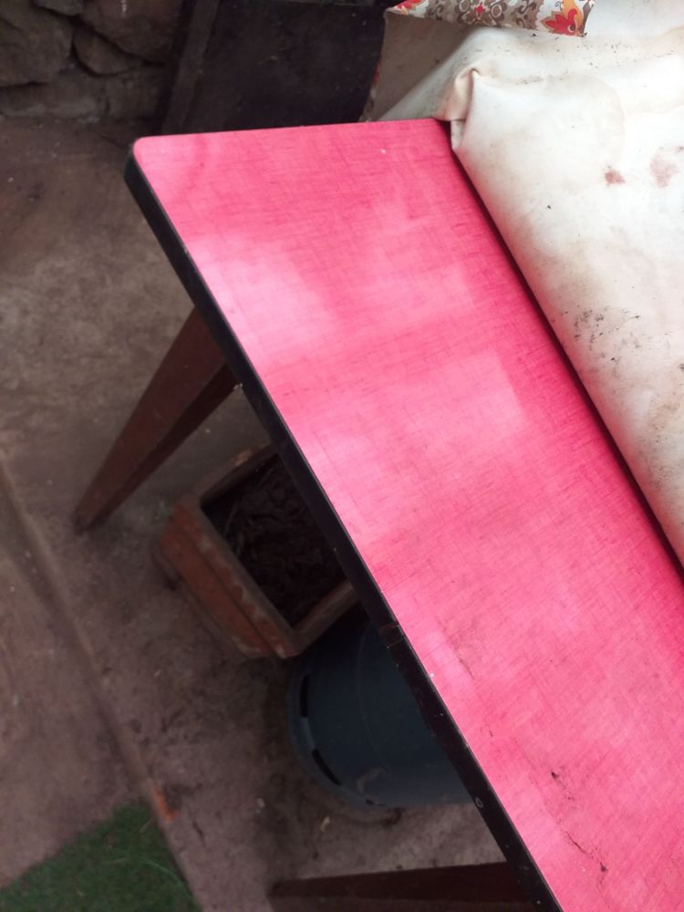 Table de cuisine bois et formica rouge 45 Orbey (68)