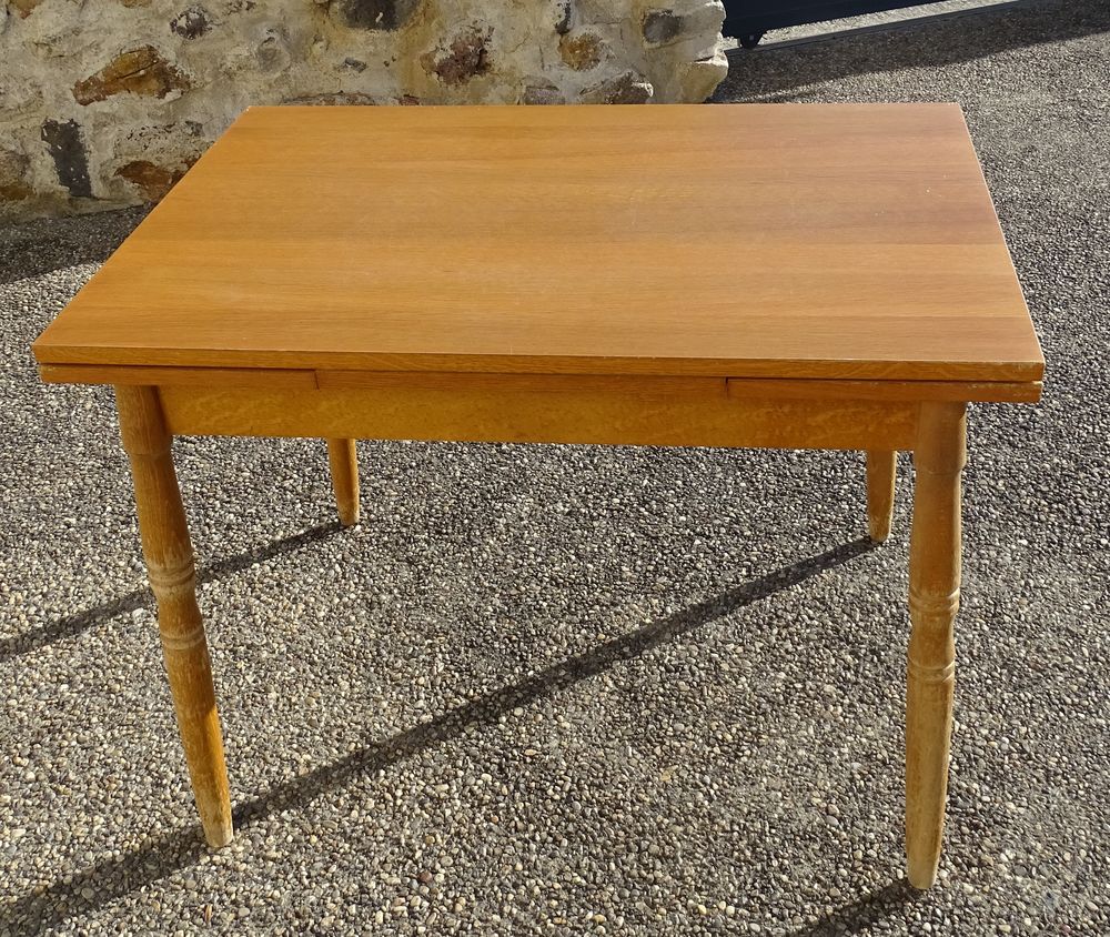 Table de cuisine, bois. 35 Saint-Germain-Laprade (43)