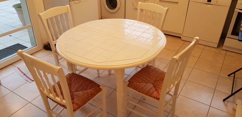 Table de cuisine + chaises 150 Villemandeur (45)