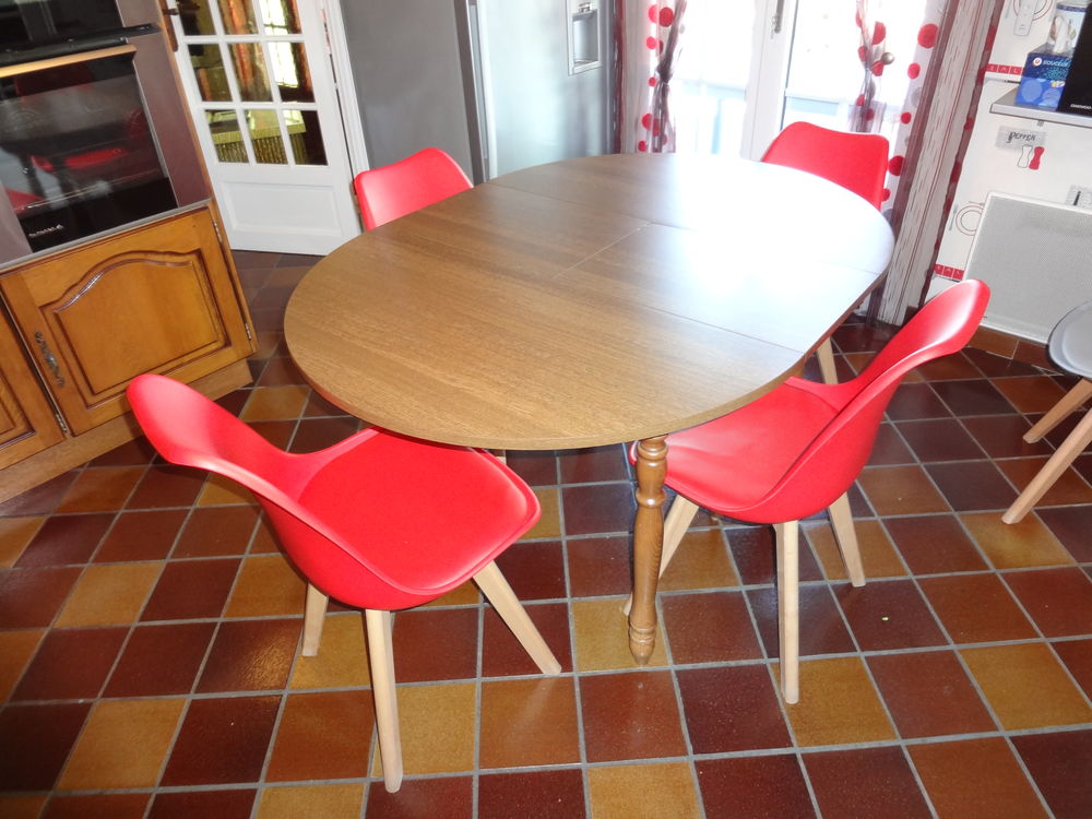 Table cuisine, 4 chaises scandinaves 120 Raulhac (15)