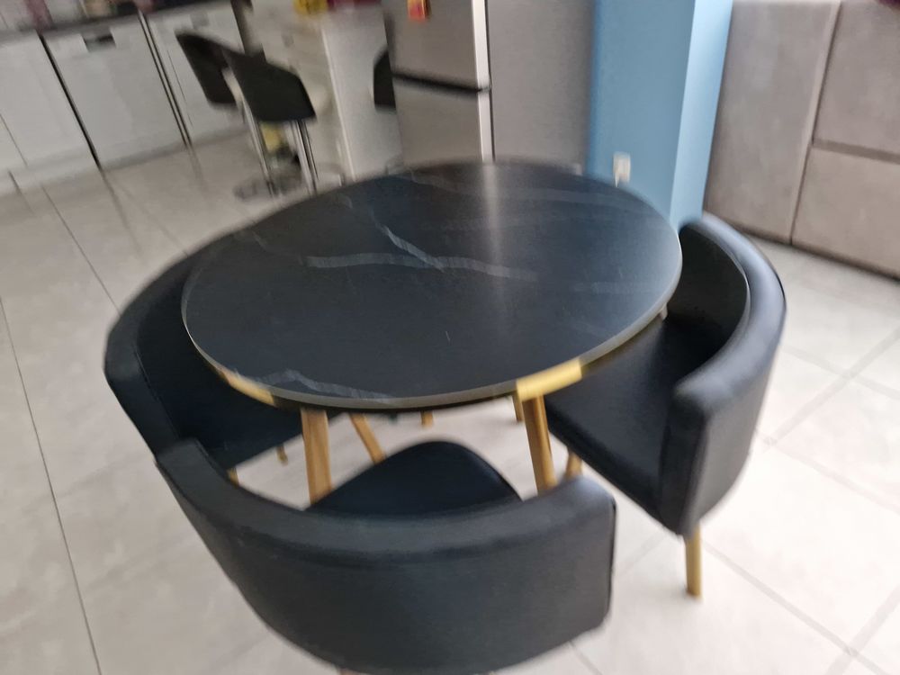 TABLE CUISINE ET CHAISES 300 Perpignan (66)