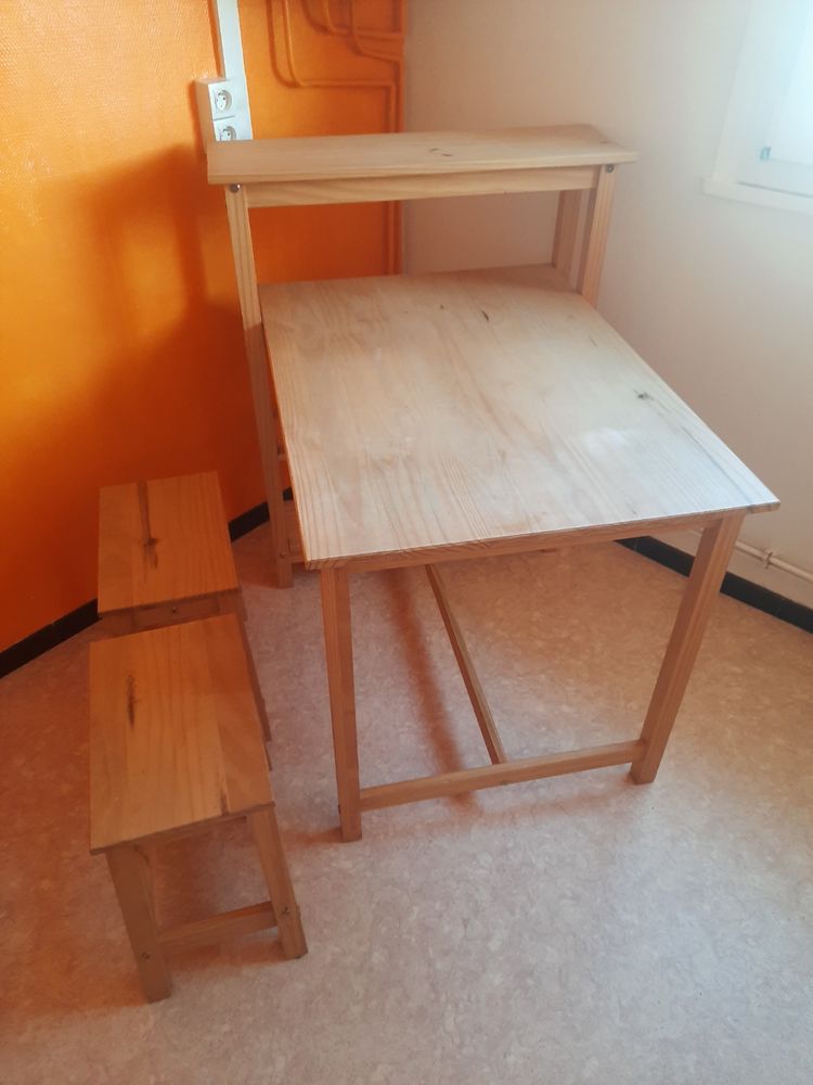 table de cuisine et c'est deux bancs. 50 Achicourt (62)