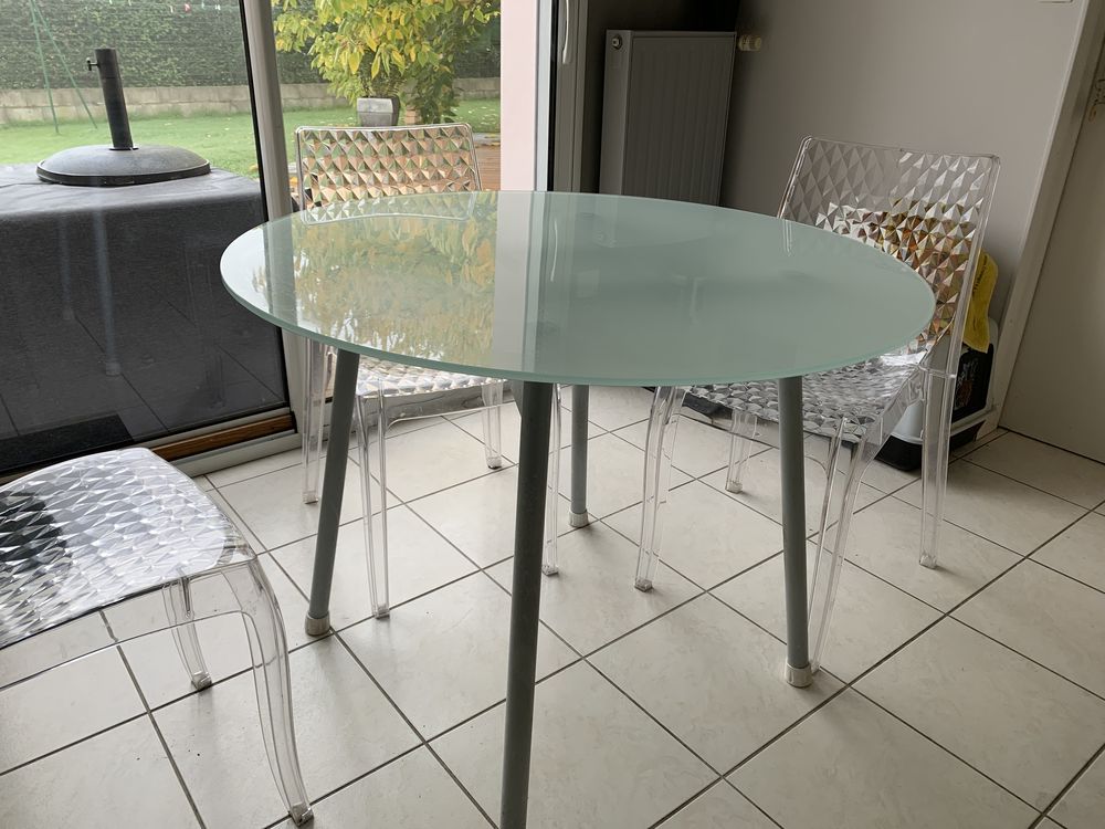 Table cuisine ronde en verre 50 Saint-Hilaire-de-Loulay (85)