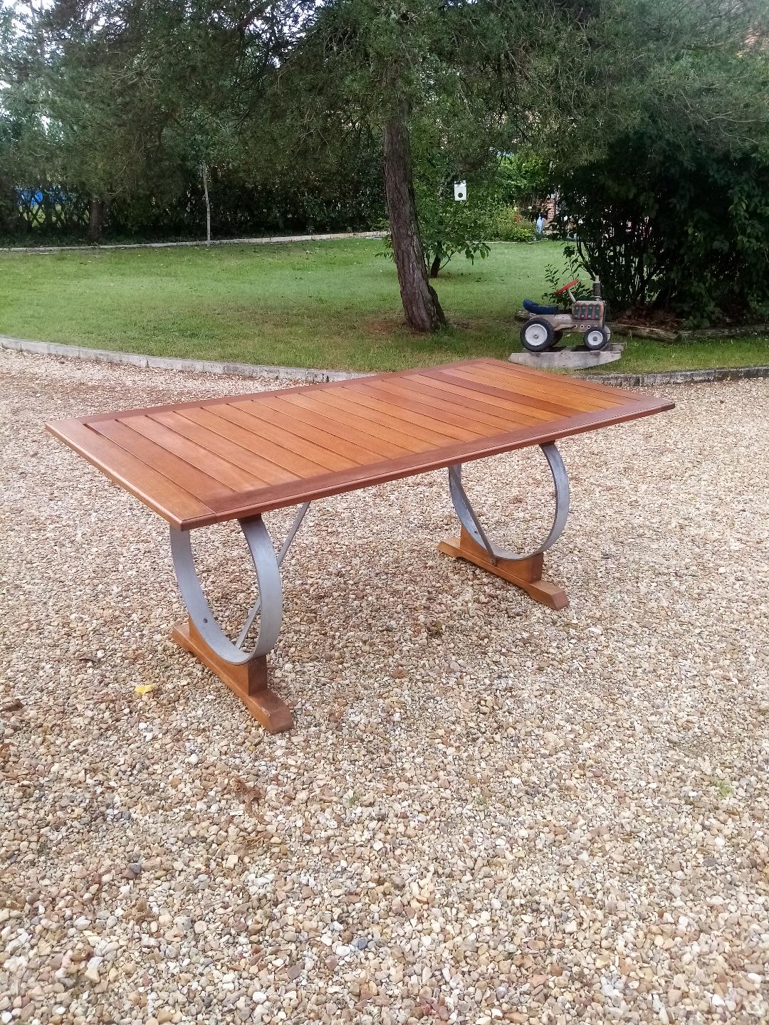 Table de cuisine -salle a manger 6 personnes; 220 Loreux (41)