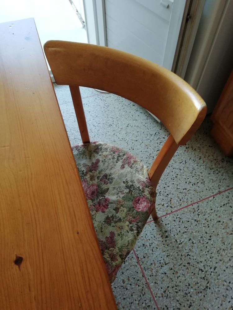 table cuisine en pin un tiroir et 2 fauteuils en pin 250 Clermont-Ferrand (63)