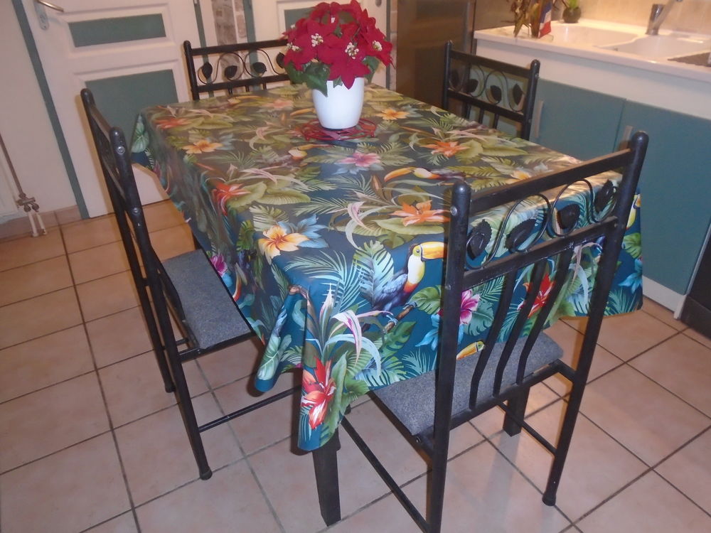 Table de cuisine verre 4 chaises 60 Crissey (71)