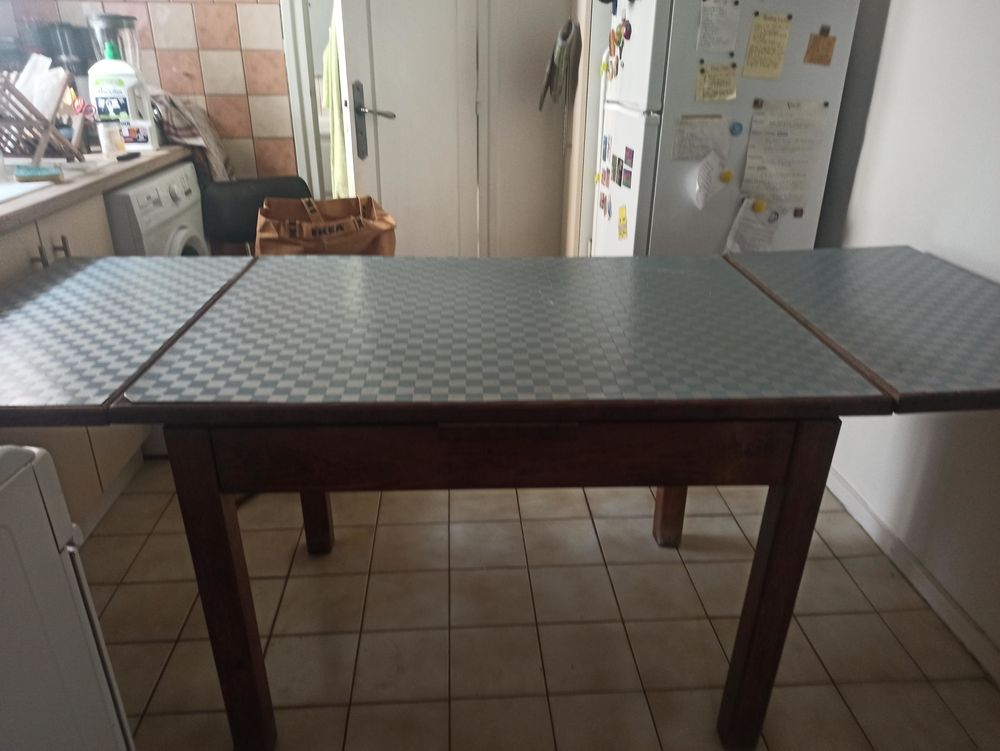 TABLE DE CUISINE
150 Clermont-Ferrand (63)