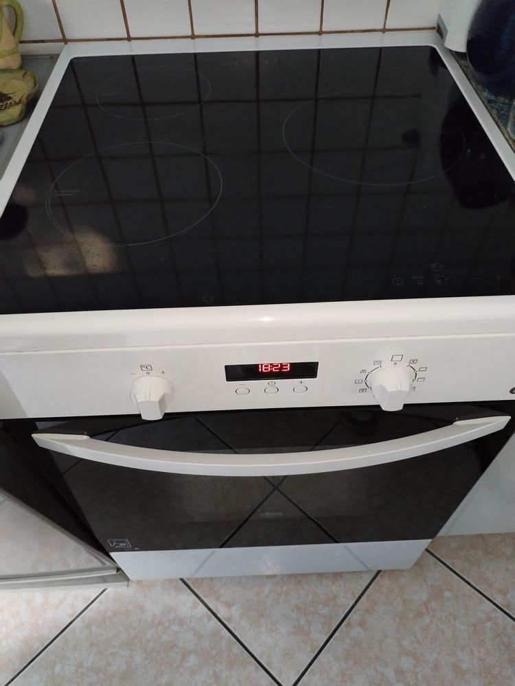 Table de cuisson et four int�gr� FAURE 350 Peyzieux-sur-Sa�ne (01)