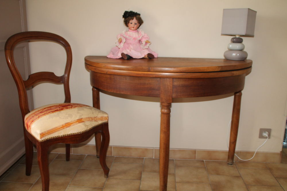Table demi-lune en noyer 250 Pertuis (84)