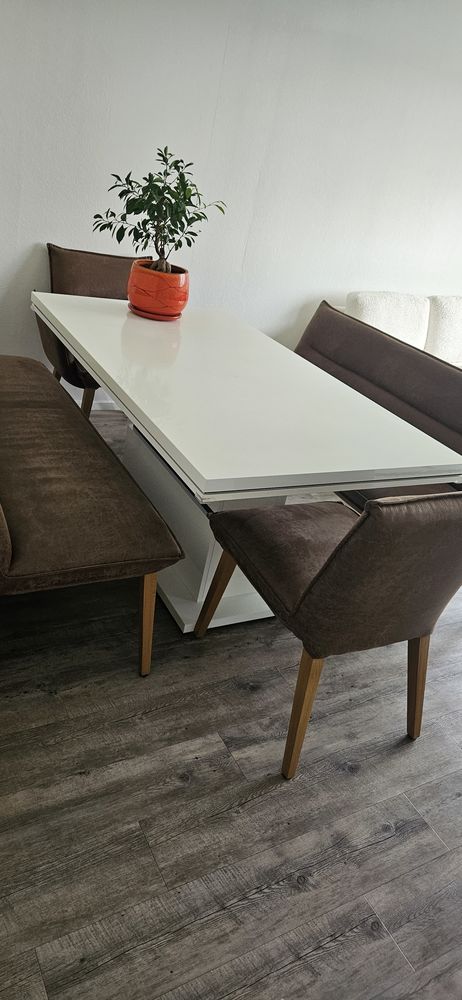 Table design blanche laqu�e 6-8 pers pied central 149 Strasbourg (67)