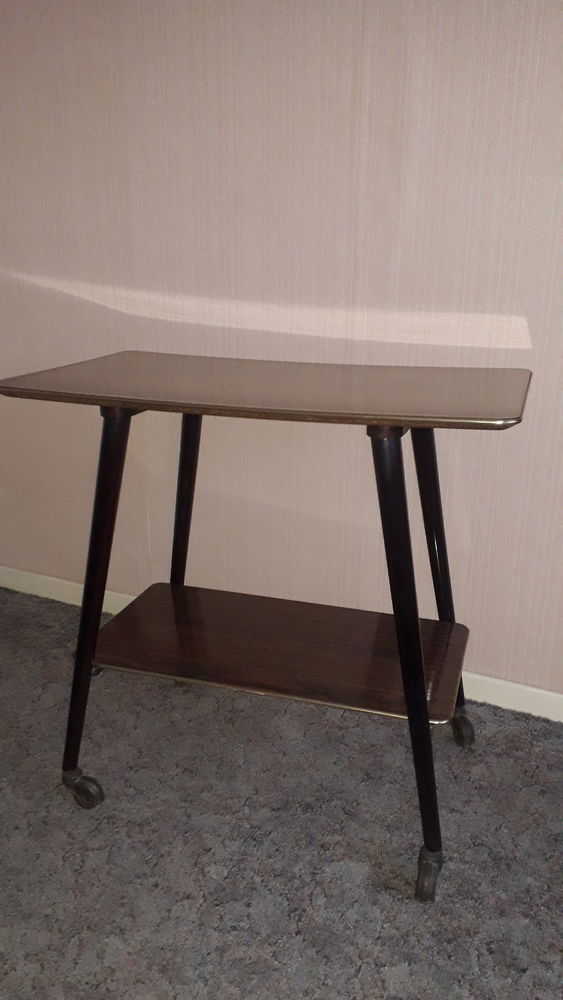 Table desserte en formica � roulettes ann�es 60
130 Salon-de-Provence (13)