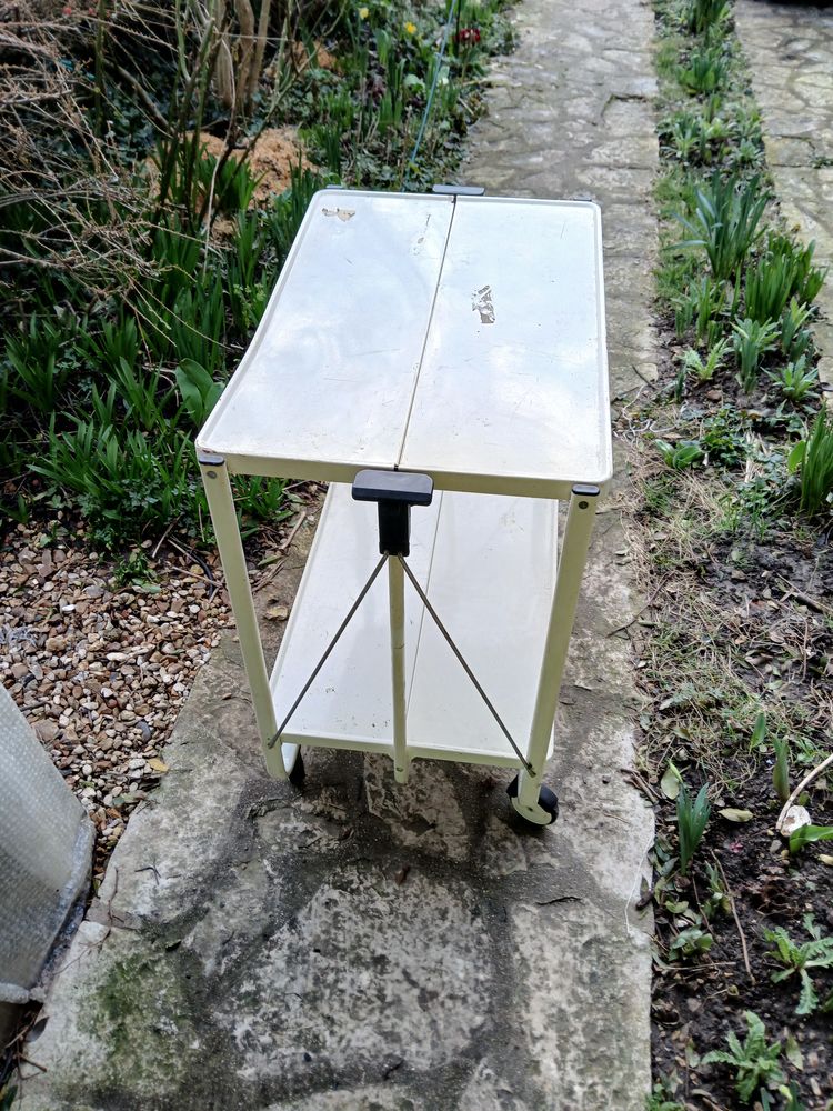 Table desserte m�tal pliable a roulette 20 Brunoy (91)