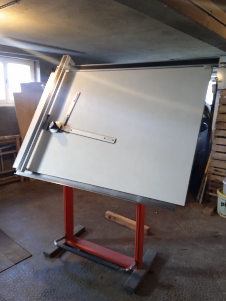 Table � dessin inclinable avec support rouge 0 Bourges (18)