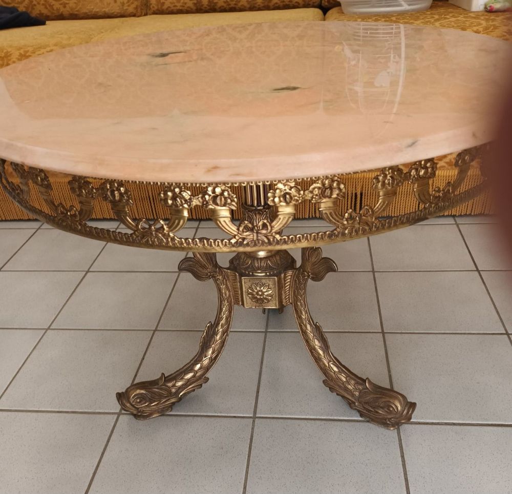 TABLE DESSUS EN MARBRE ROSE ET SUPPORT EN LAITON 160 Le Pontet (84)