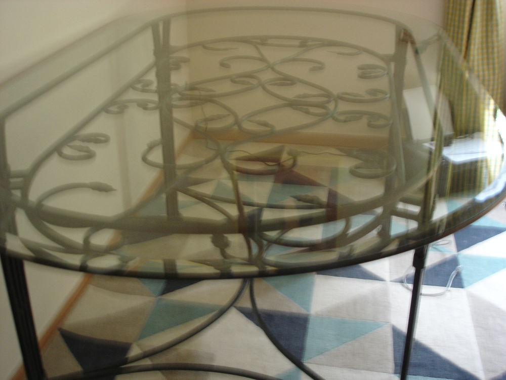 TABLE DESSUS VERRE SOCLE FER FORGER 500 Manneville-sur-Risle (27)