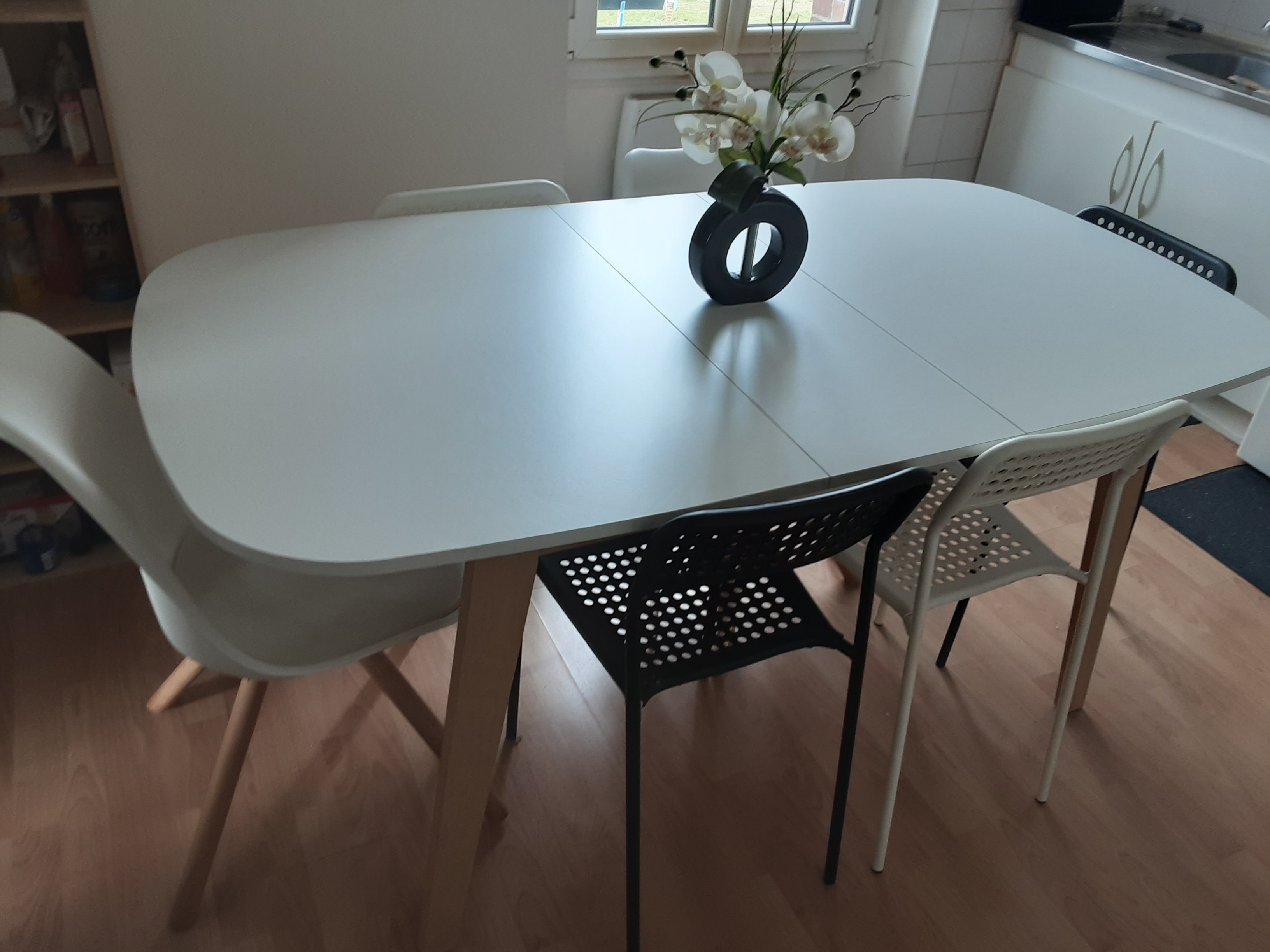 Table dinatoire et ses 6 chaises. 150 Margny (51)