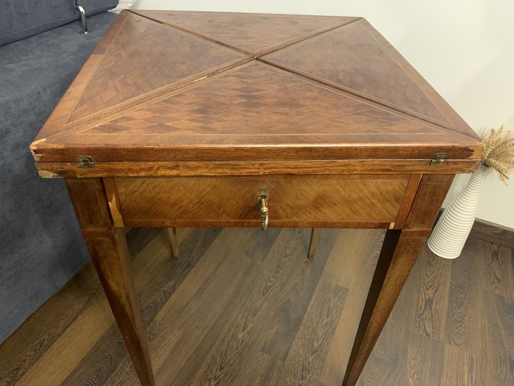 Table de jeu dites mouchoir � r�nover 0 Sainte-Genevi�ve-des-Bois (91)