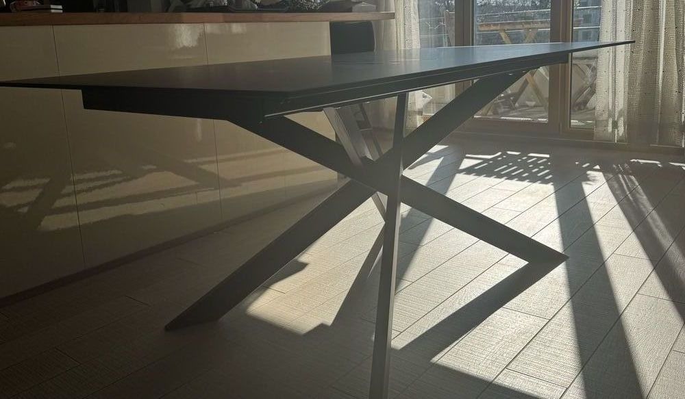 Table �l�gante avec plateau en FENIX
180x100 +2 rallonges 750 Montreuil (93)