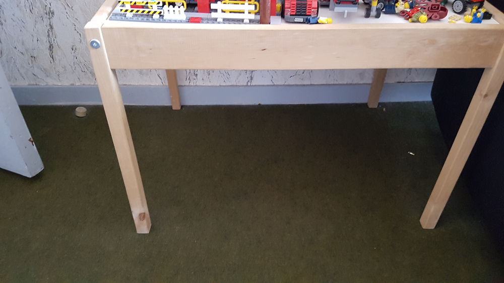 Une table enfant et ses deux chaises 40 Chen�ve (21)