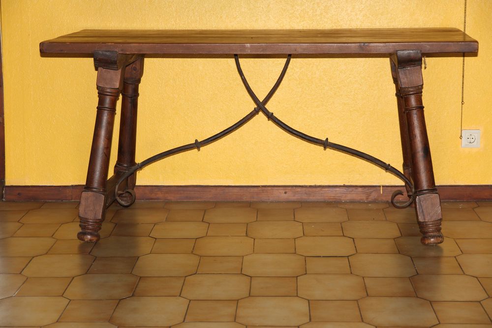 Table espagnole, bois 70 Pommevic (82)