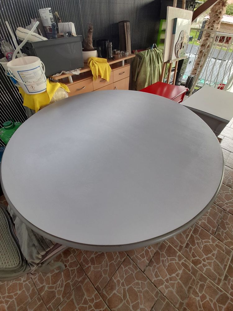 Table  Eugenia  ronde, en pin massif - 8km Condom (32) 85 Mouchan (32)