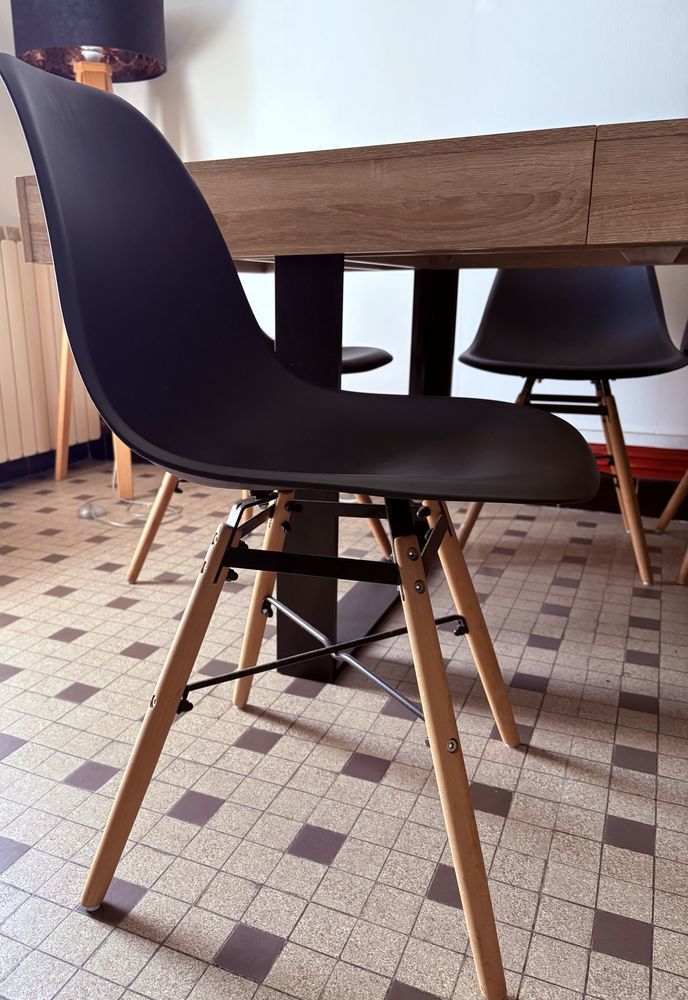 Table extensible Budapest Imitation bois et noir et 6 chaises Arkken Noir 350 Avignon (84)