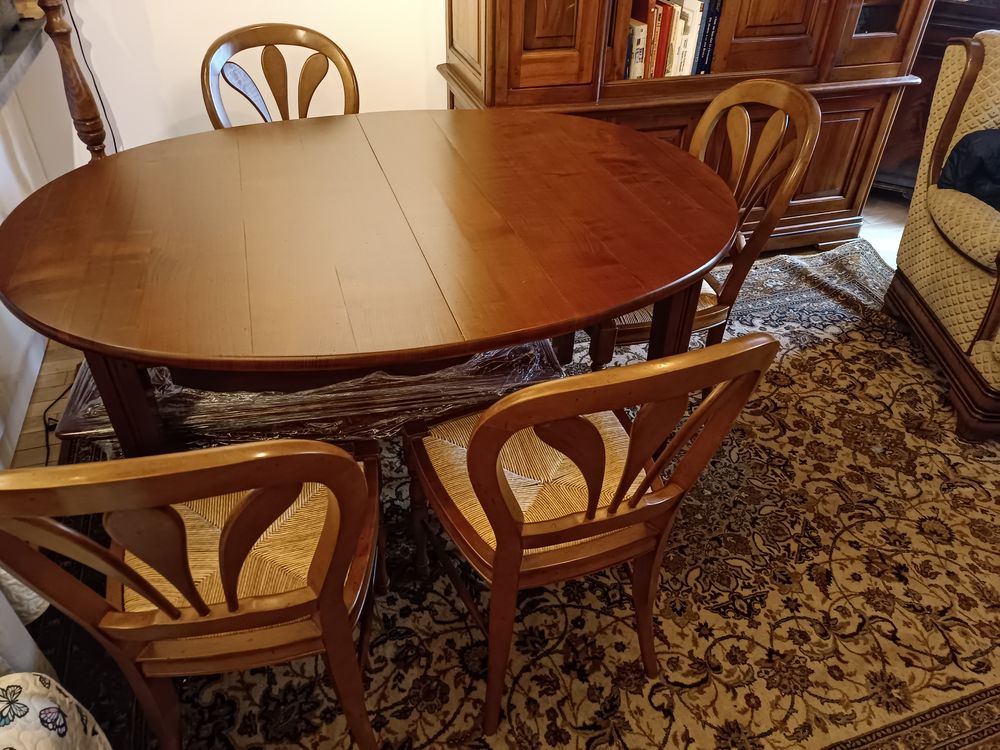 Table extensible et chaises - tr�s bon �tat. 600 Romainville (93)