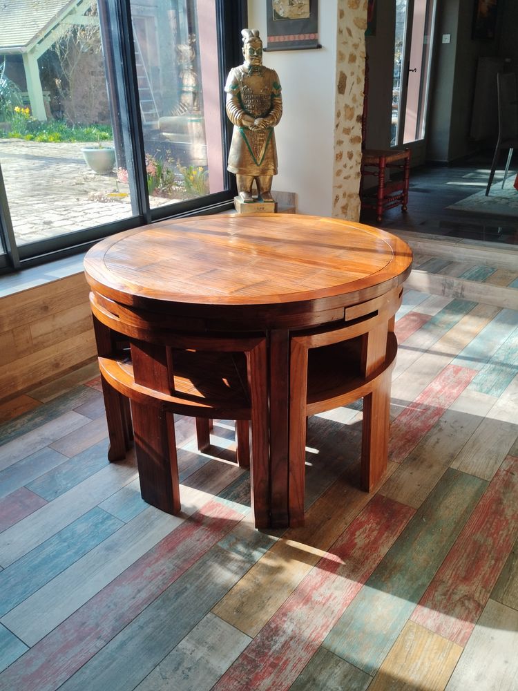 TABLE  EXTENSIBLE + 4 CHAISES FASHION
La Maison Coloniale 450 Boutigny-sur-Essonne (91)